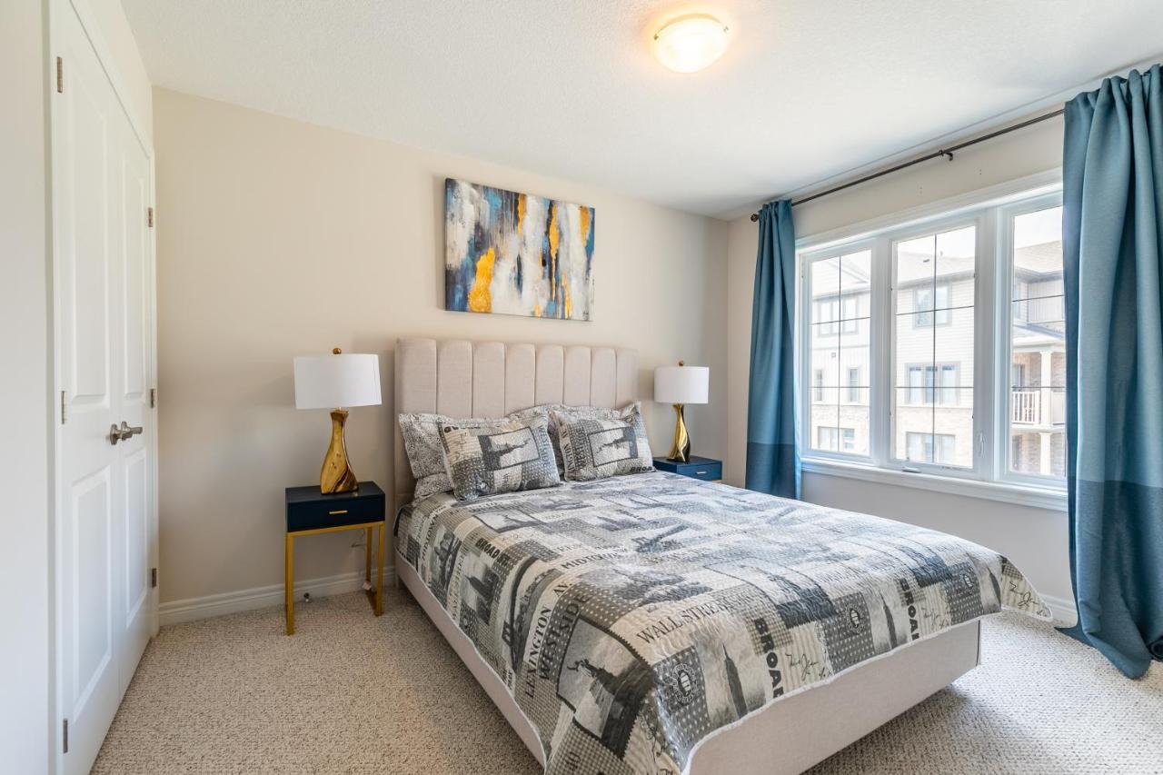 Globalstay Modern Townhomes In Lakeshore Steps To The Beach Hamilton Exterior foto
