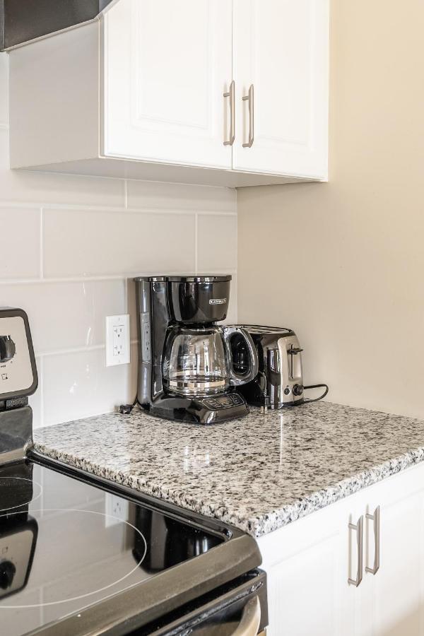 Globalstay Modern Townhomes In Lakeshore Steps To The Beach Hamilton Exterior foto